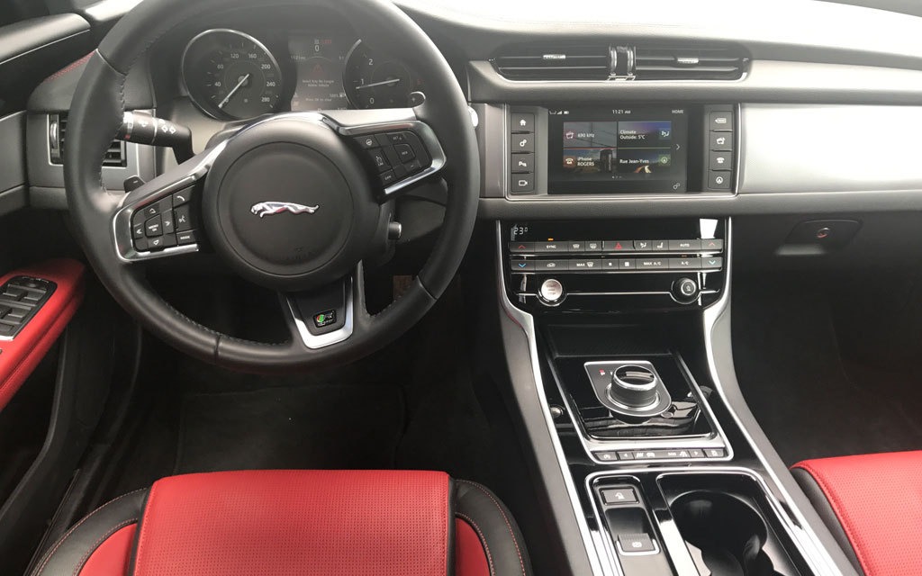 <p>2017 Jaguar XF 20d R-Sport</p>