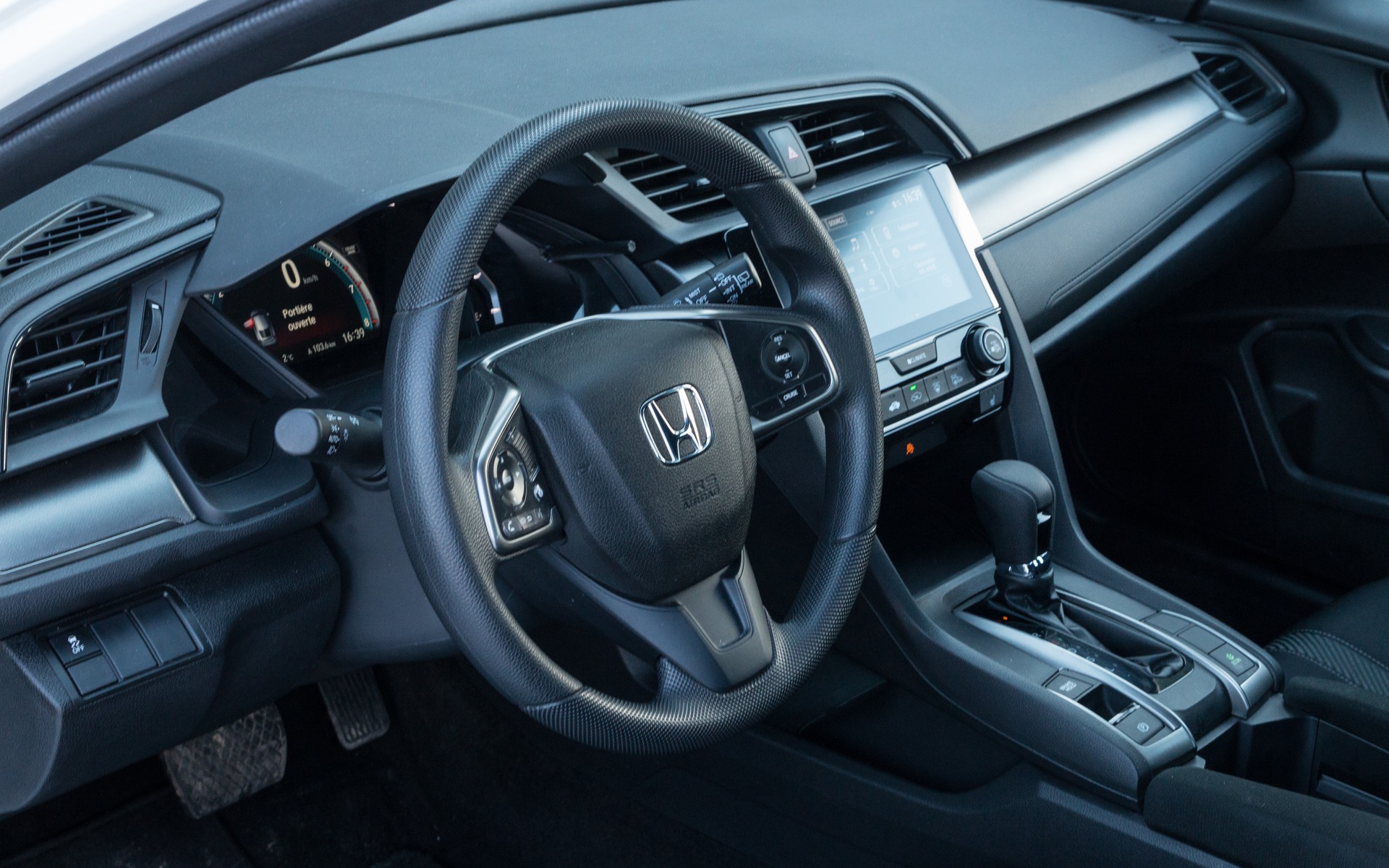 <p>Honda Civic LX Hatchback 2017</p>