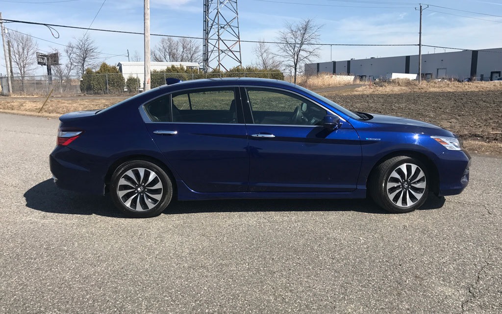 <p>2017 Honda Accord Hybrid</p>