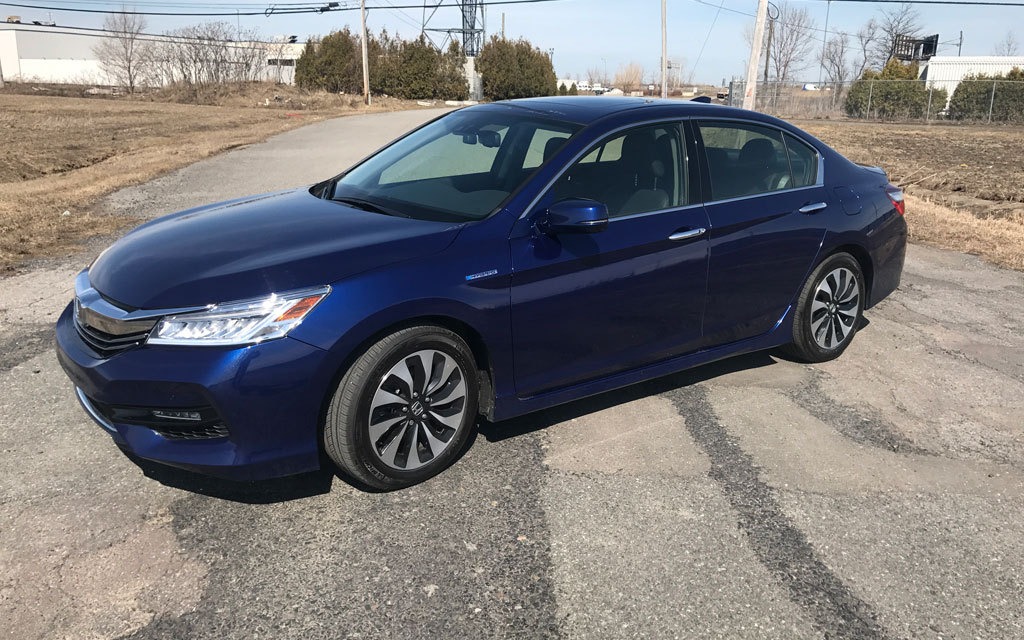 <p>2017 Honda Accord Hybrid</p>