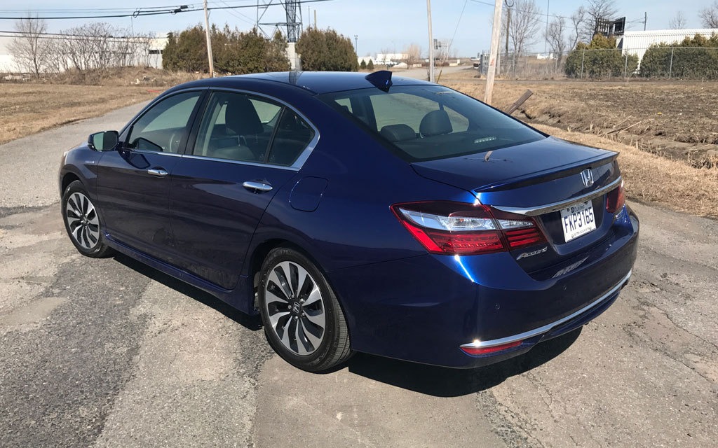 <p>2017 Honda Accord Hybrid</p>