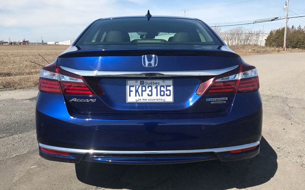 <p>2017 Honda Accord Hybrid</p>