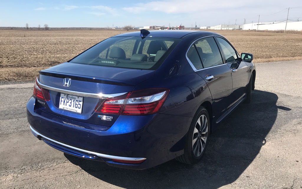 <p>2017 Honda Accord Hybrid</p>