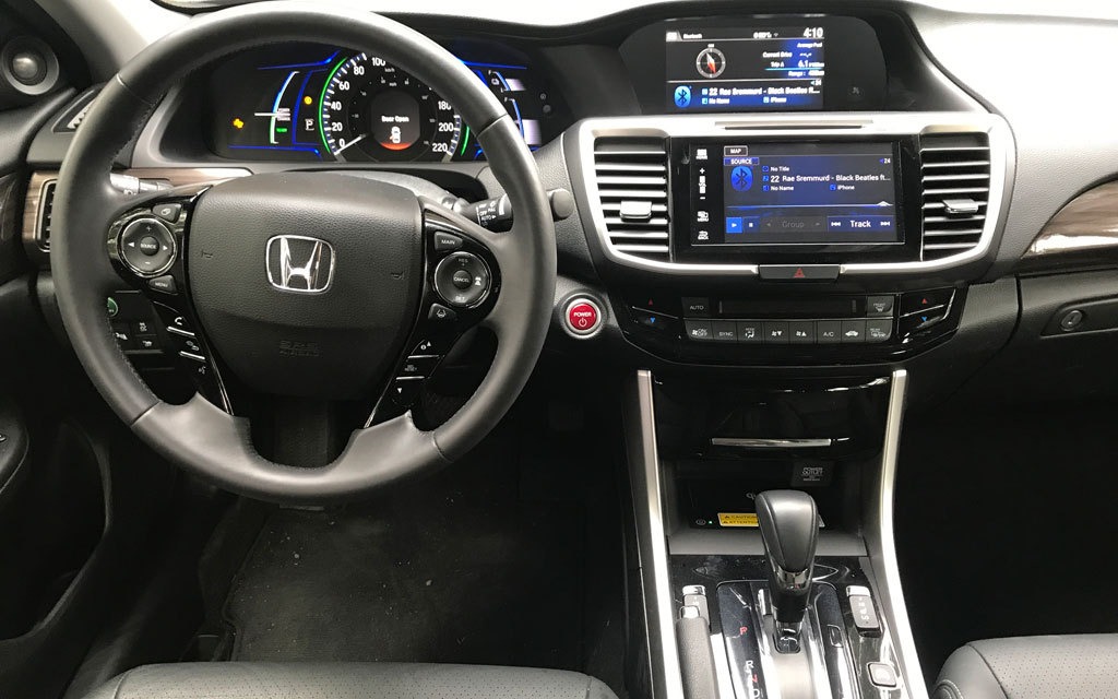 <p>2017 Honda Accord Hybrid</p>