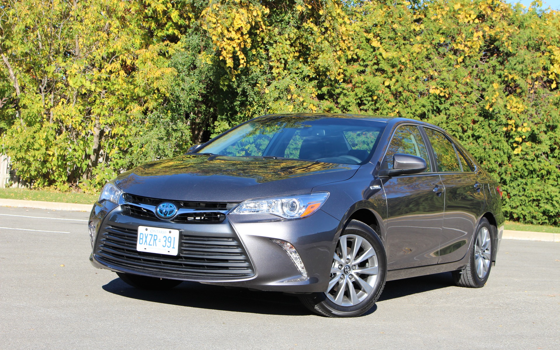 2017 Toyota Camry Hybrid Low on Excitement, High on Dependability