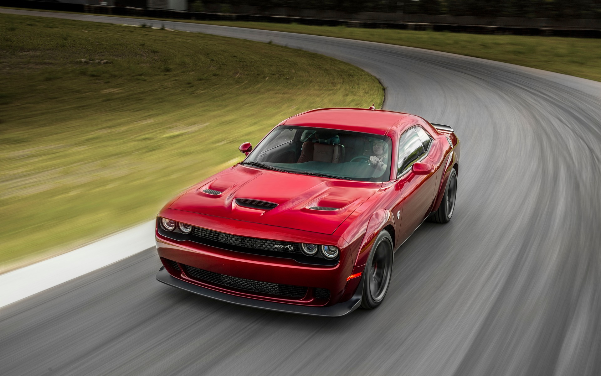 Dodge Challenger srt Hellcat красный