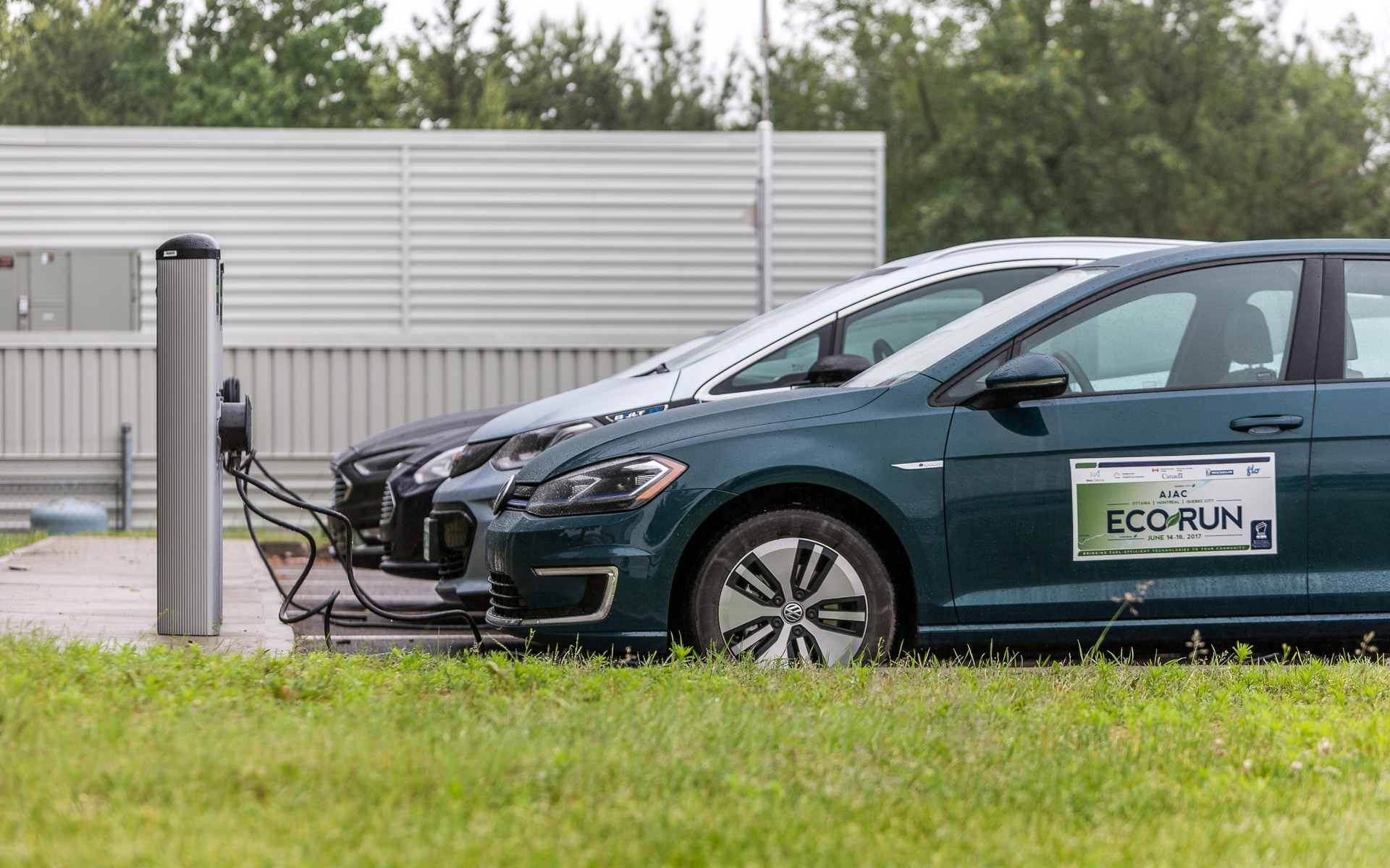 <p>Electric cars being charged up during the 2017 AJAC EcoRun.</p>