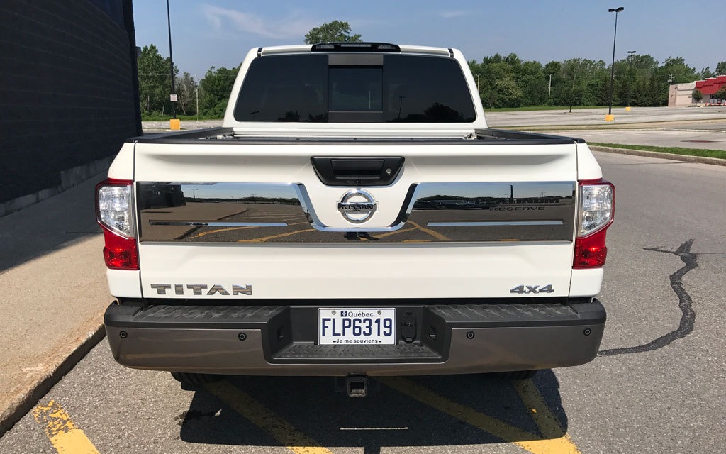 <p>2017 Nissan Titan V8 Platinum</p>