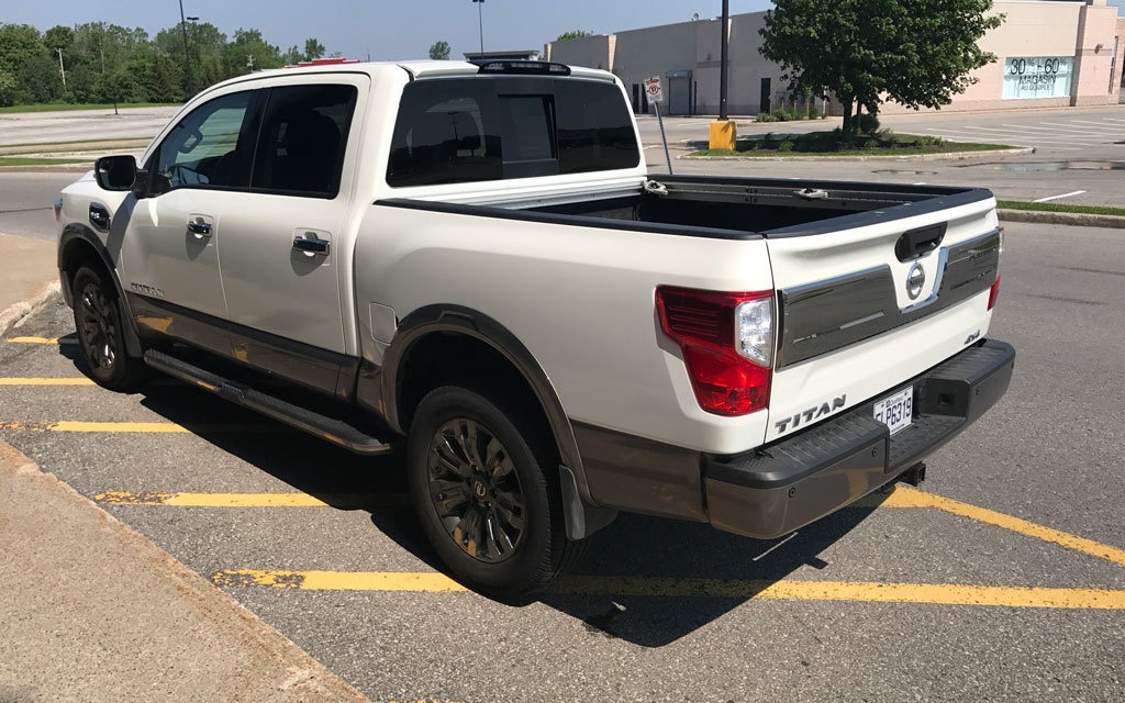 <p>2017 Nissan Titan V8 Platinum</p>