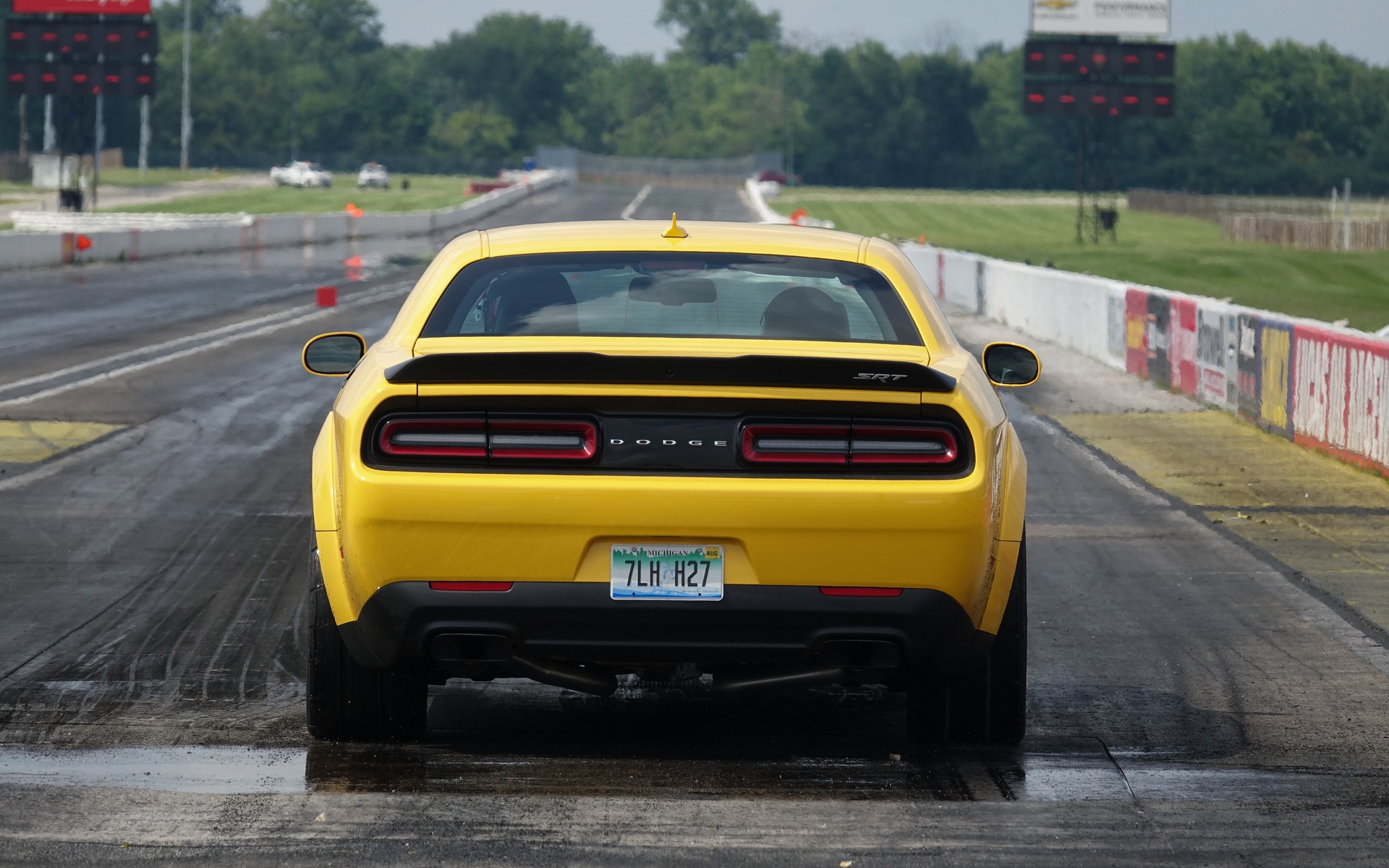 <p>Burn-out en Demon sur la piste Lucas Oil d'Indianapolis - prise 1</p>