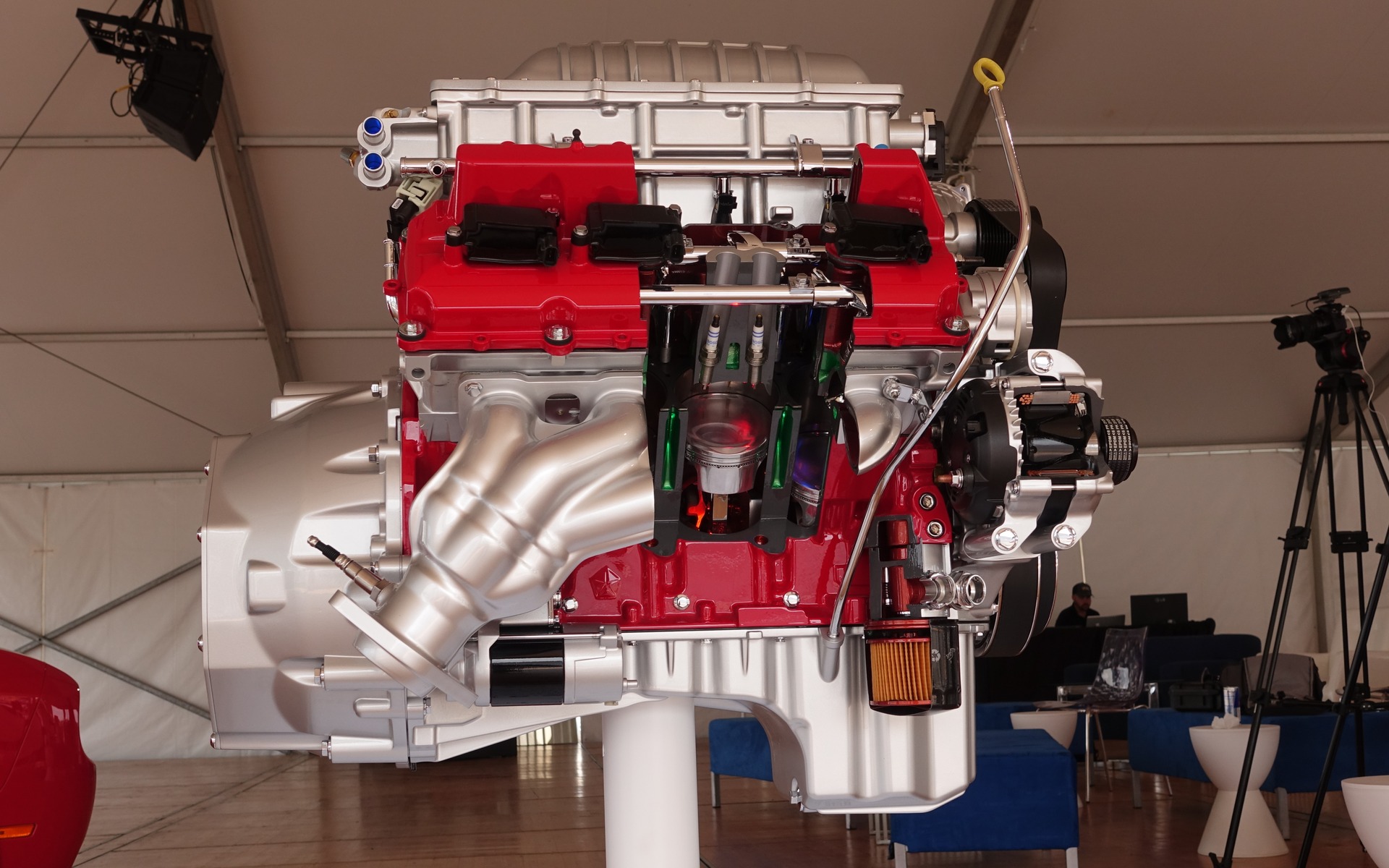 <p>Le V8 surcompress&eacute; de 6,2 litres en coupe partielle</p>