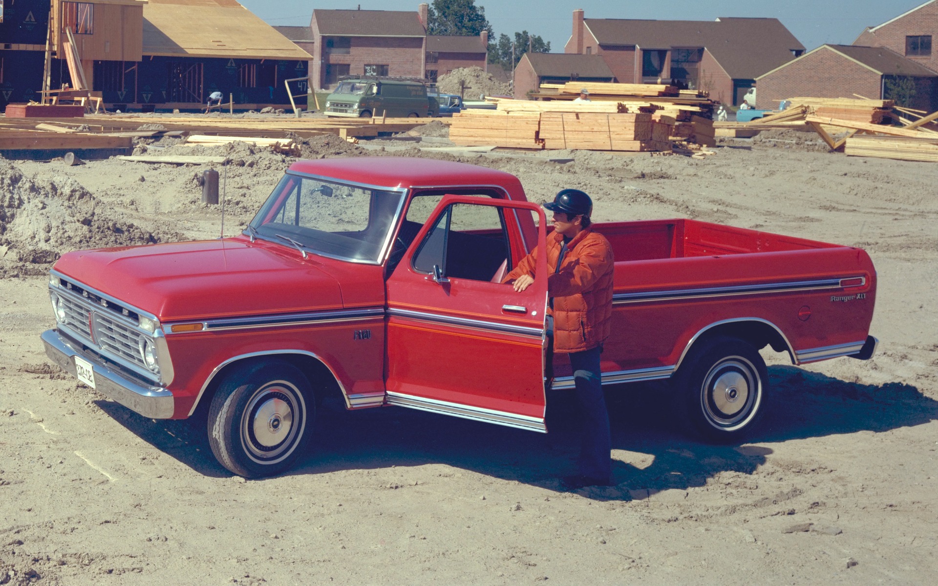 <p>Ford F-150&nbsp;1975</p>