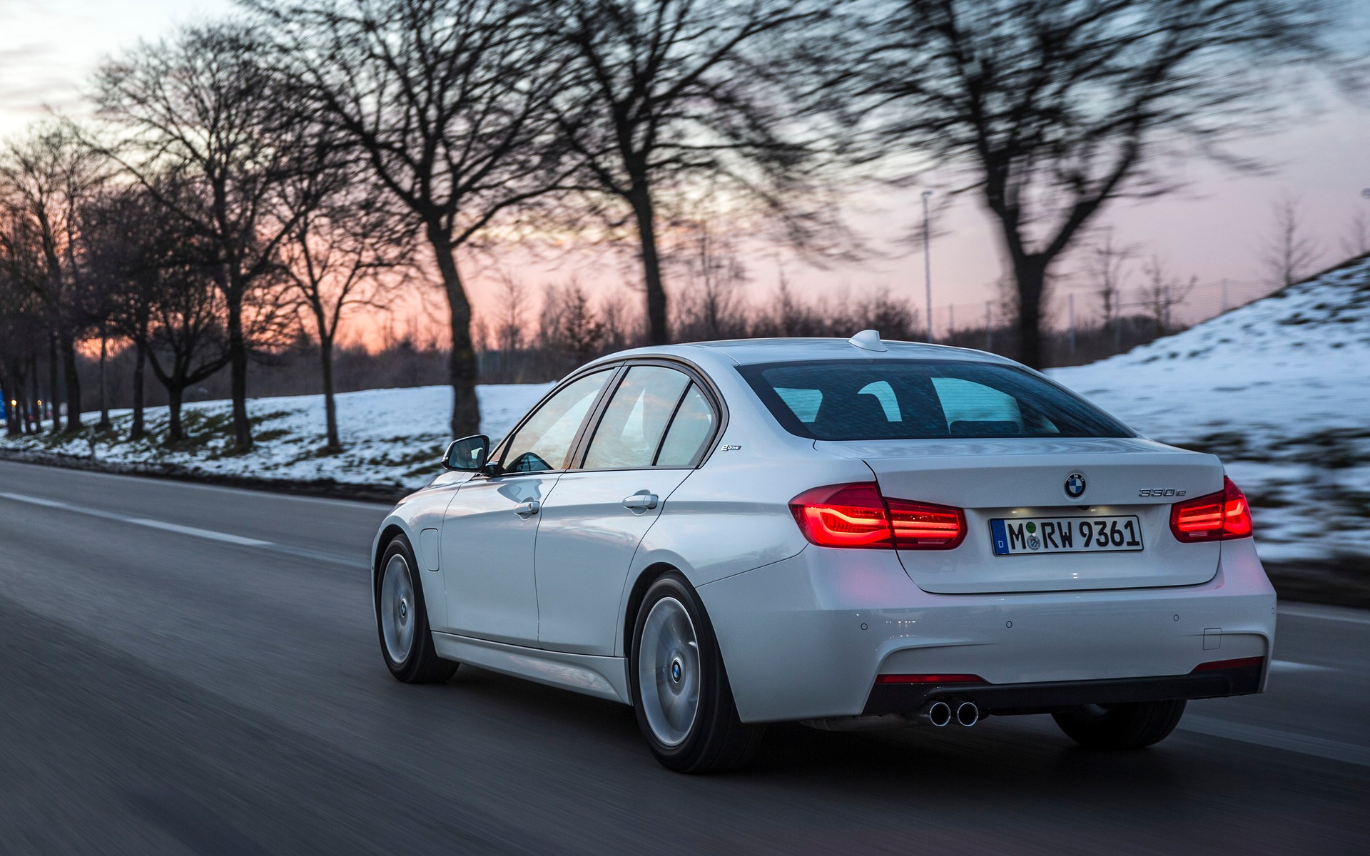 <p>2017 BMW 330e</p>