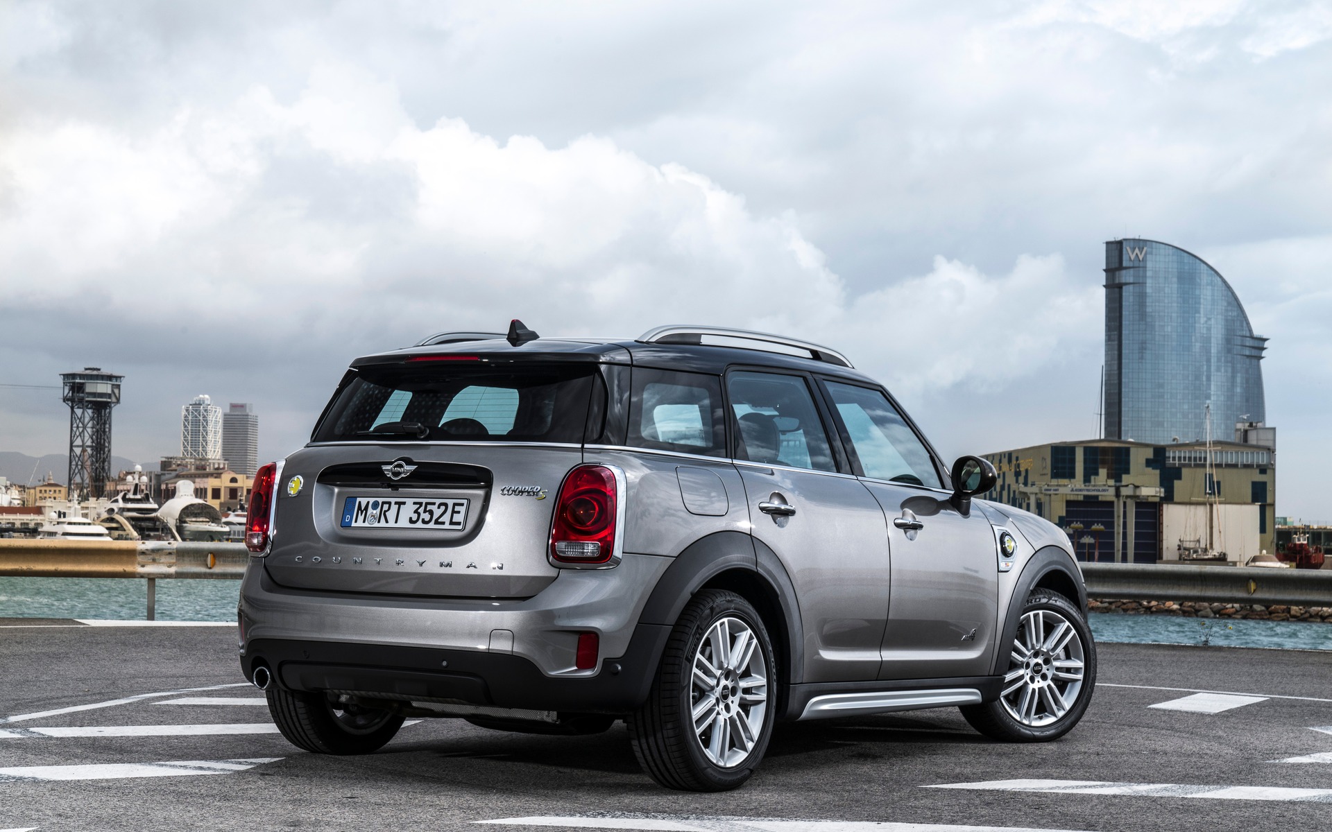 <p>2017 MINI Cooper S E Countryman</p>