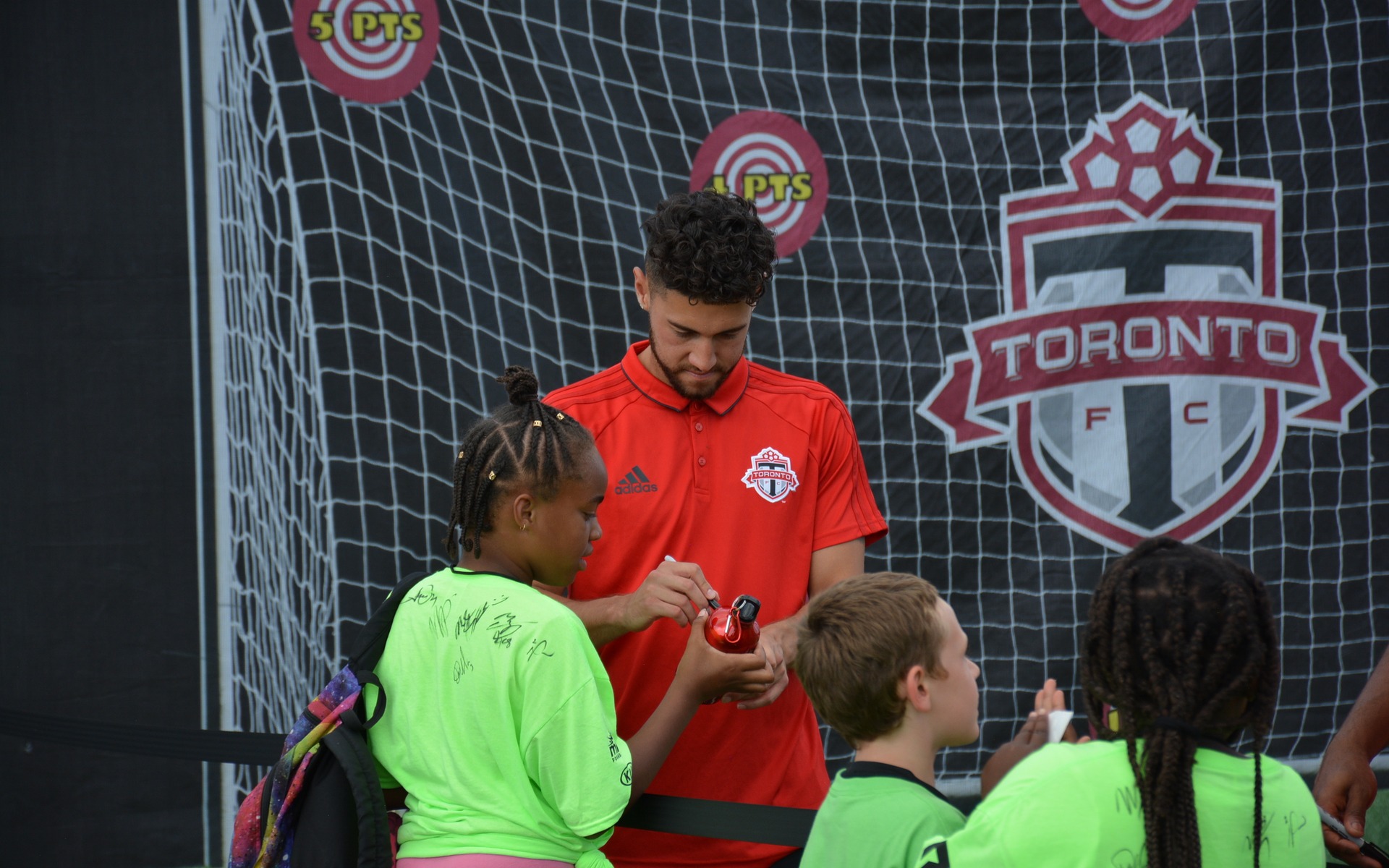 <p>Kia and Toronto FC team up to help community children</p>