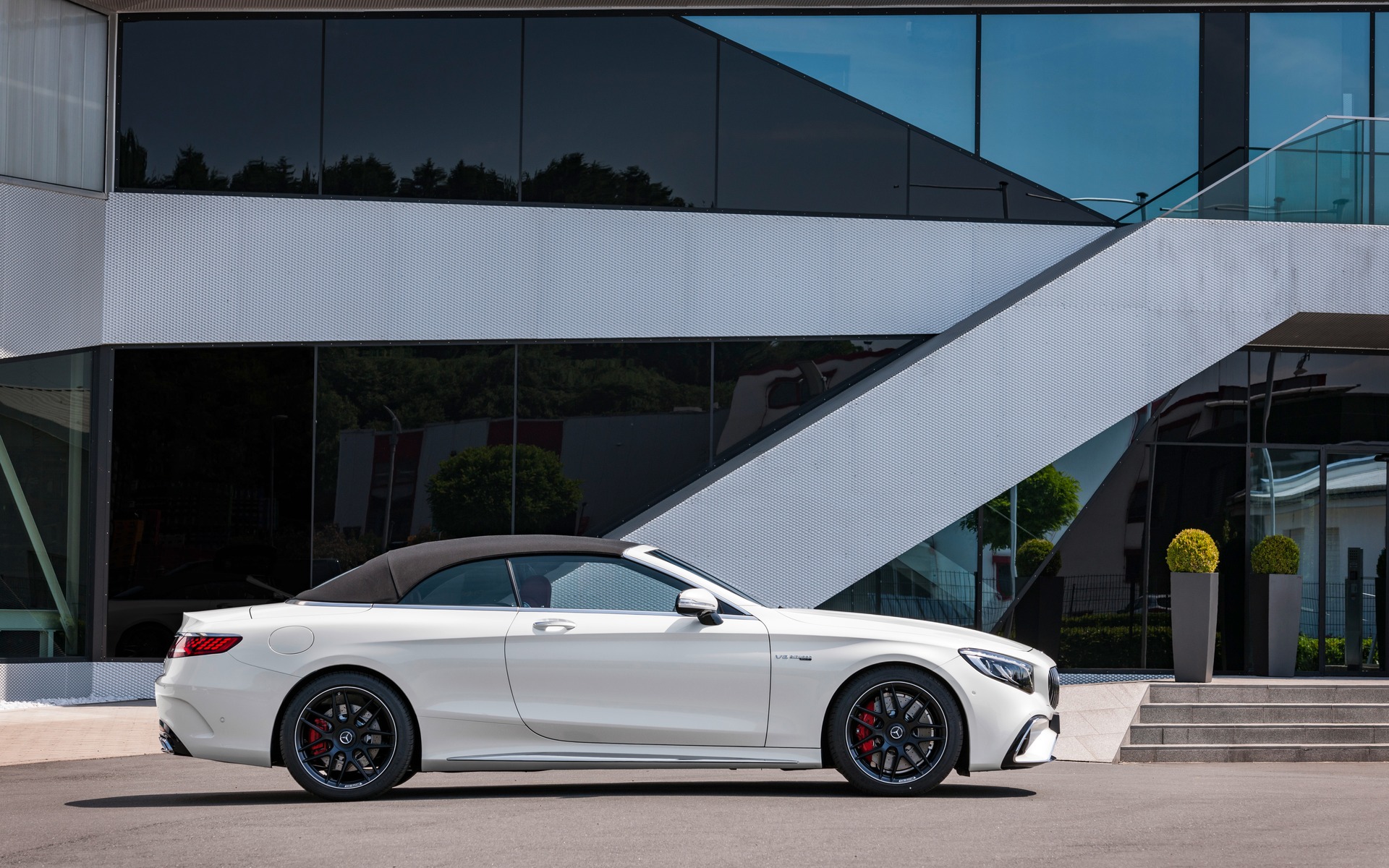 <p>Mercedes-AMG S 63 4MATIC+</p>