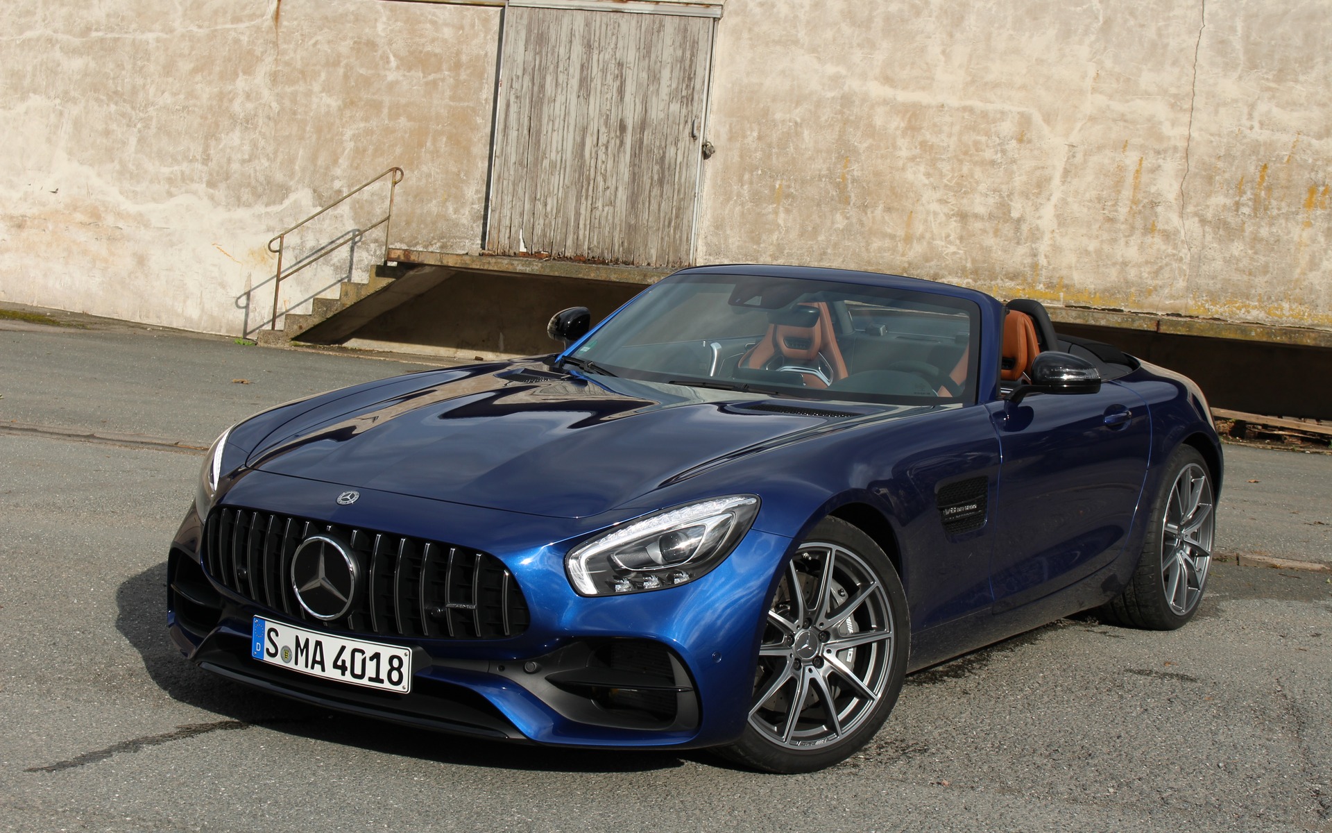 <p>Mercedes-AMG GT Roadster 2018</p>