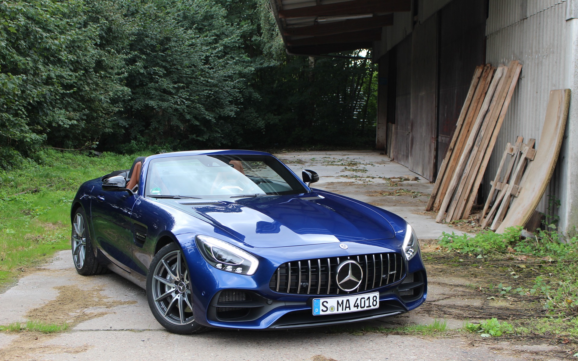 <p>2018 Mercedes-AMG GT Roadster</p>