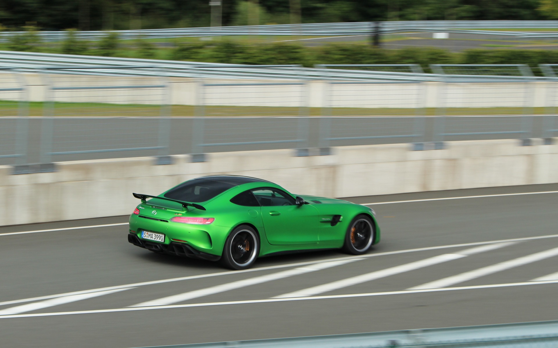 <p>2018 Mercedes-AMG GT R</p>