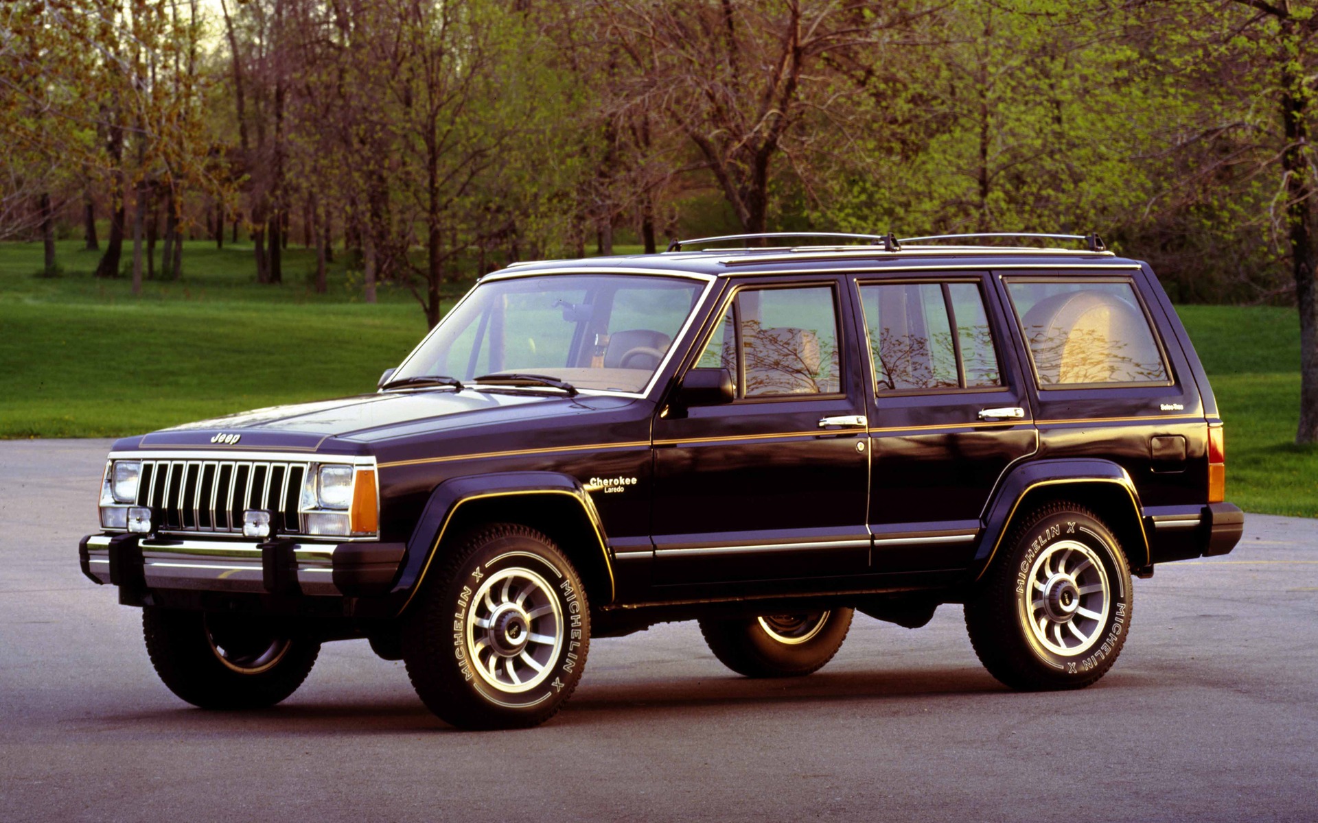 <p>Jeep Cherokee Laredo 1985</p>