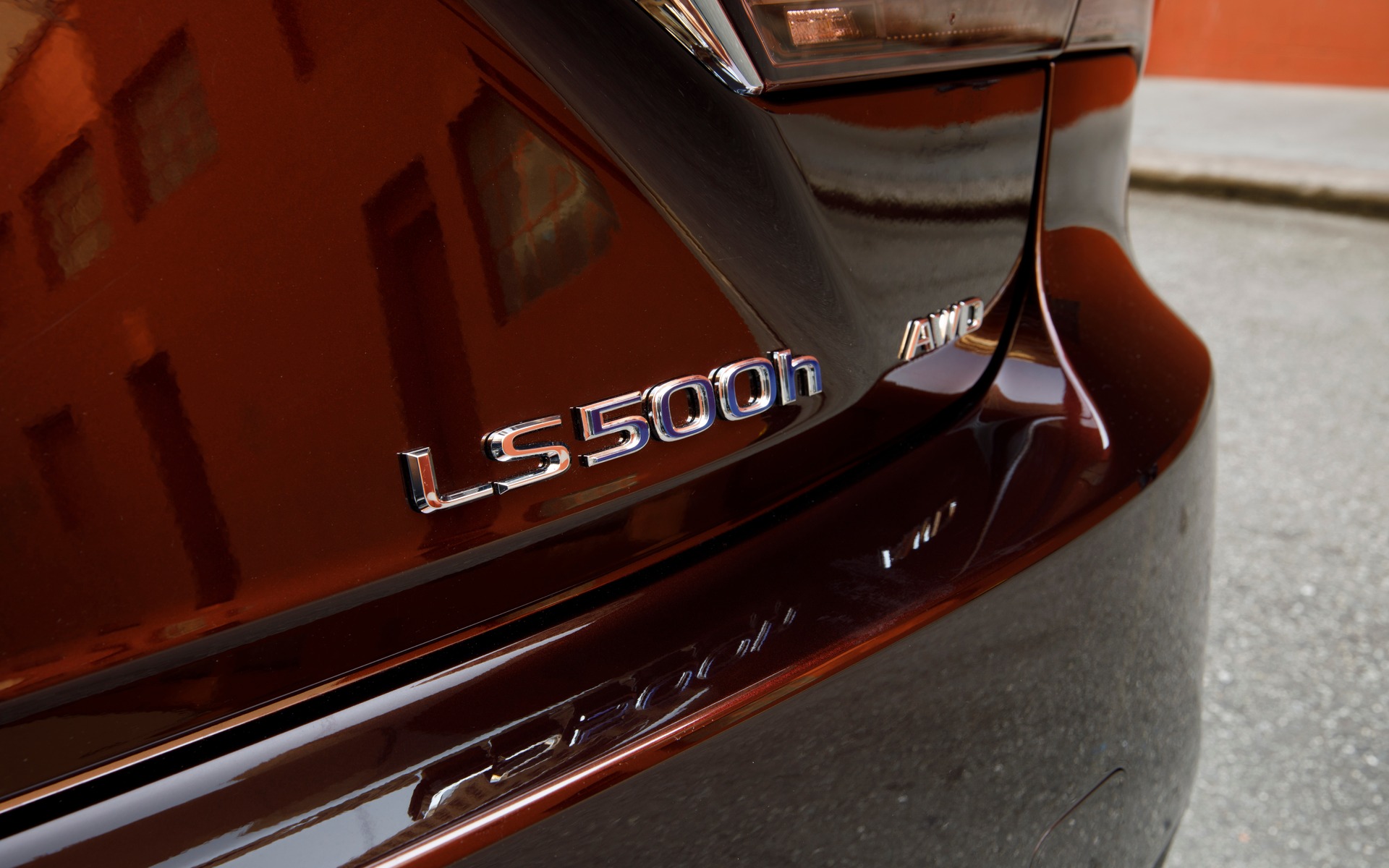 <p>2018 Lexus LS 500h</p>