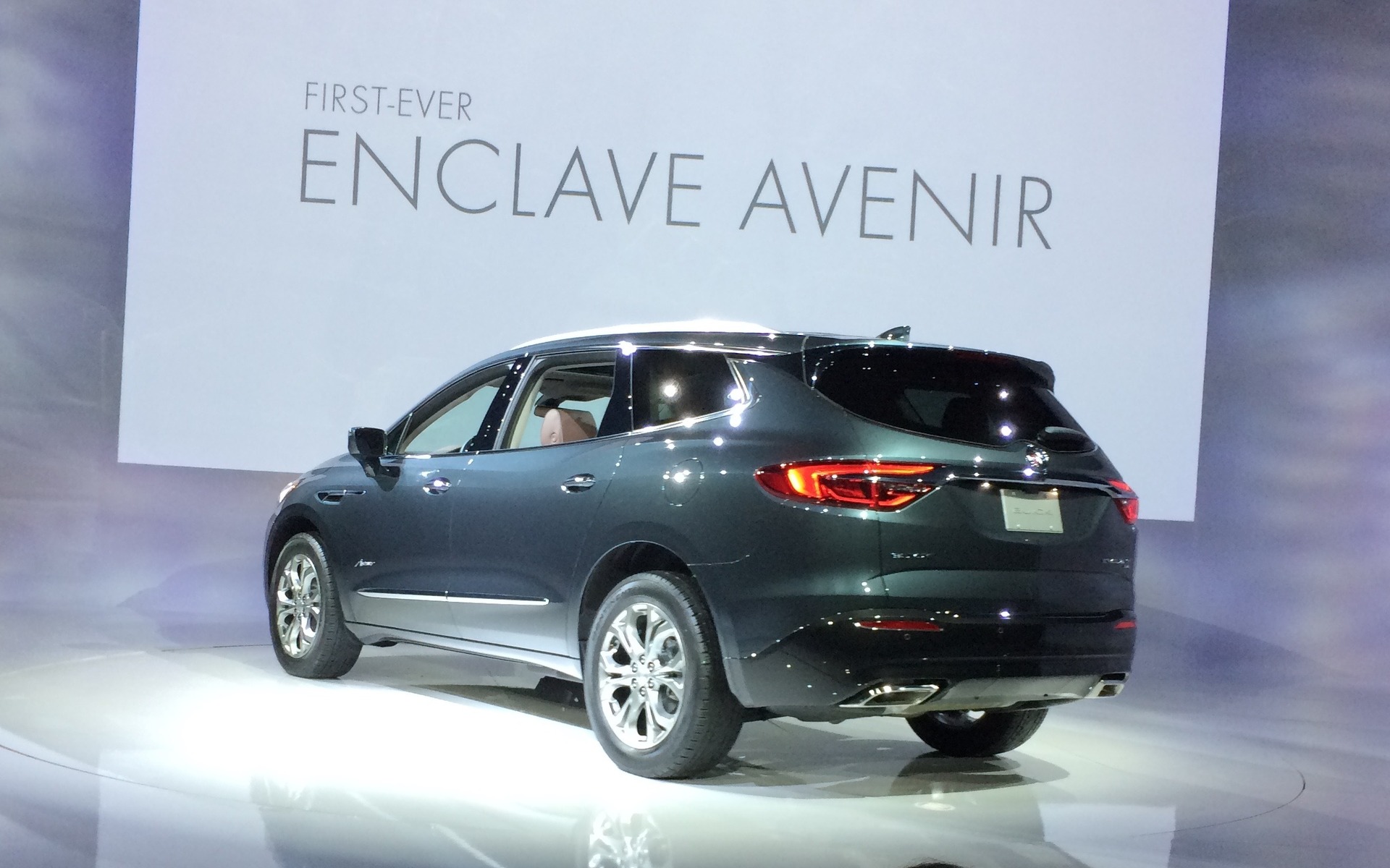 <p>Buick Enclave Avenir 2018</p>