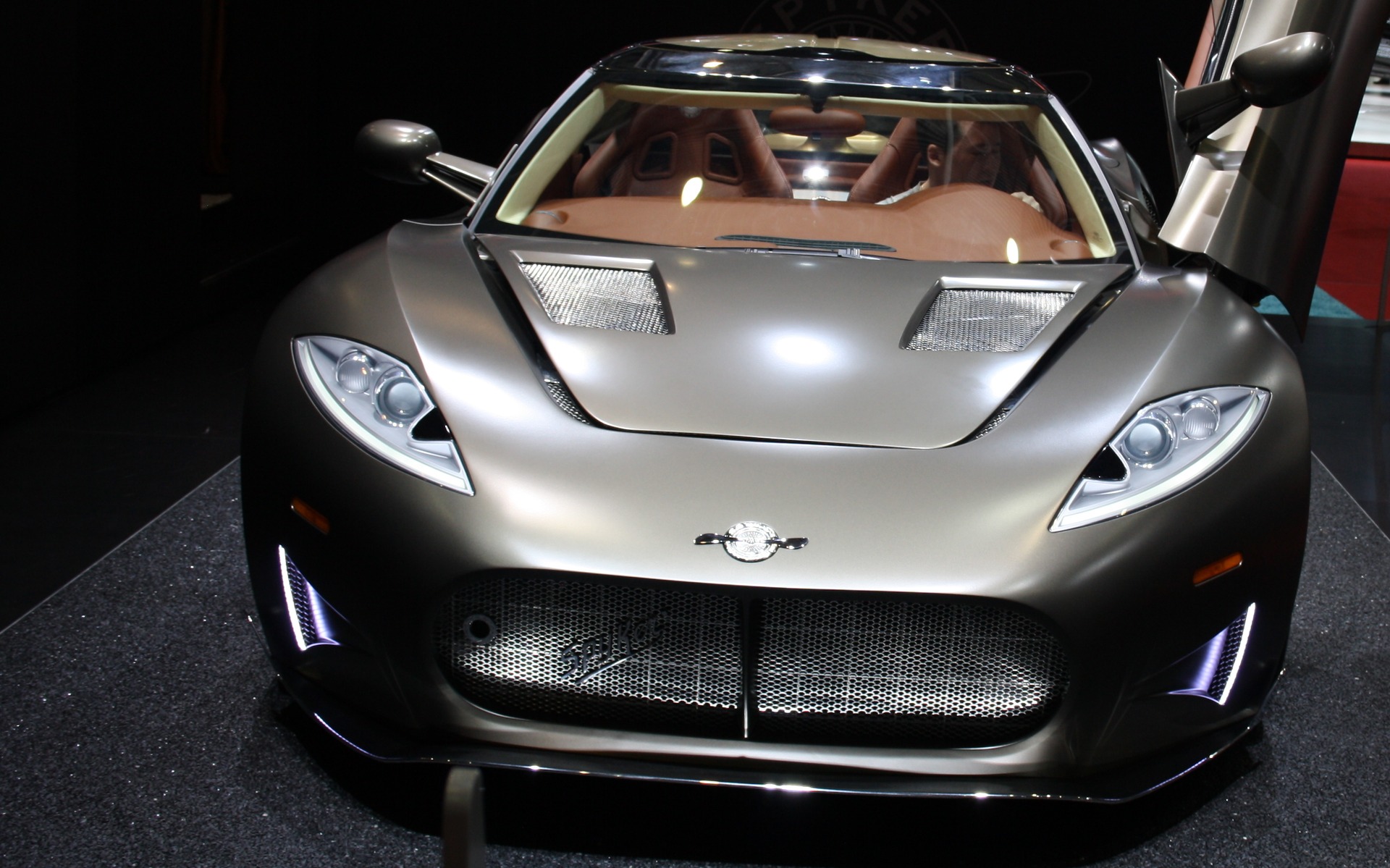 Spyker C8 Preliator: Expensive and Unconventional, Yet so Endearing - 2/3
