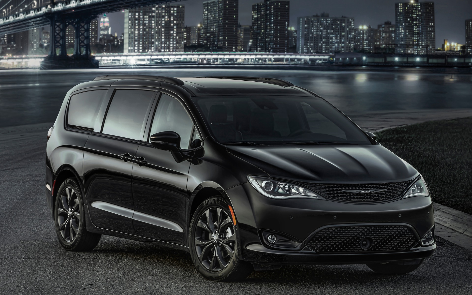 FCA Releases a Sportier Chrysler Pacifica The Car Guide