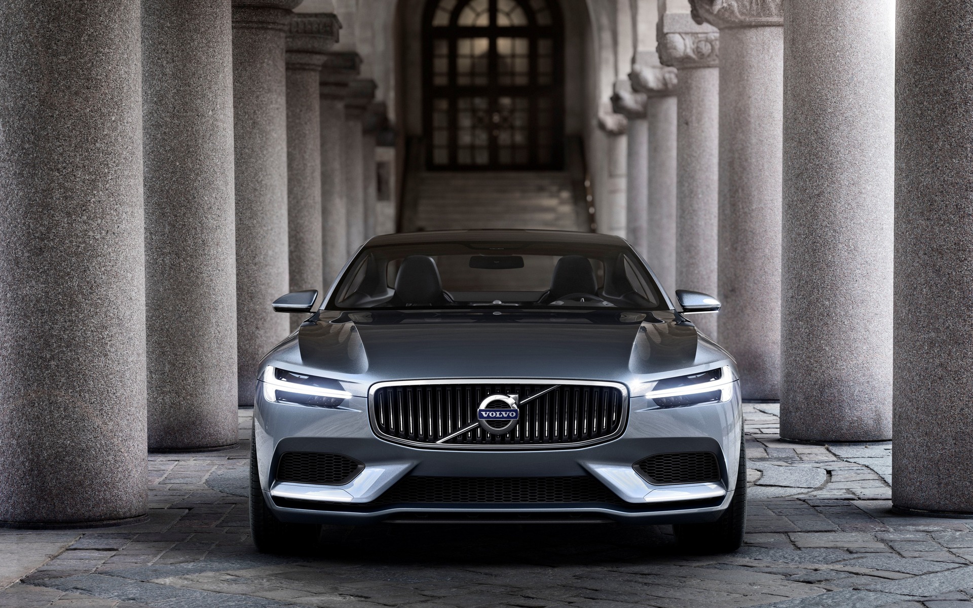 <p><strong>Volvo Concept Coup&eacute;</strong></p>