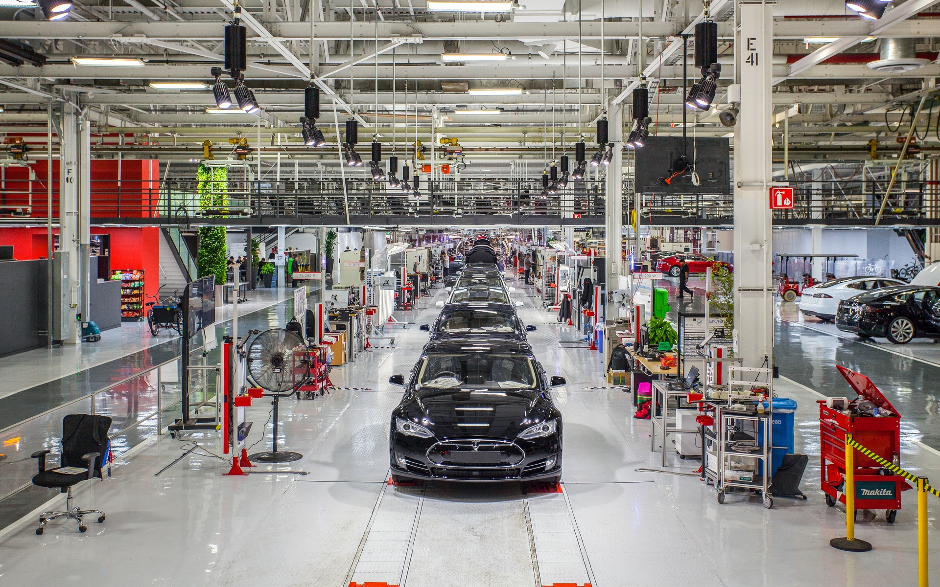 <p>La Model S &agrave; sa sortie des cha&icirc;nes d'assemblage.</p>