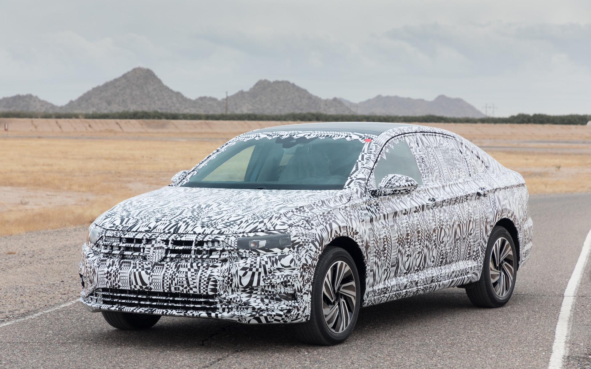 Volkswagen Jetta 2019, habill&eacute;e d'un camouflage.