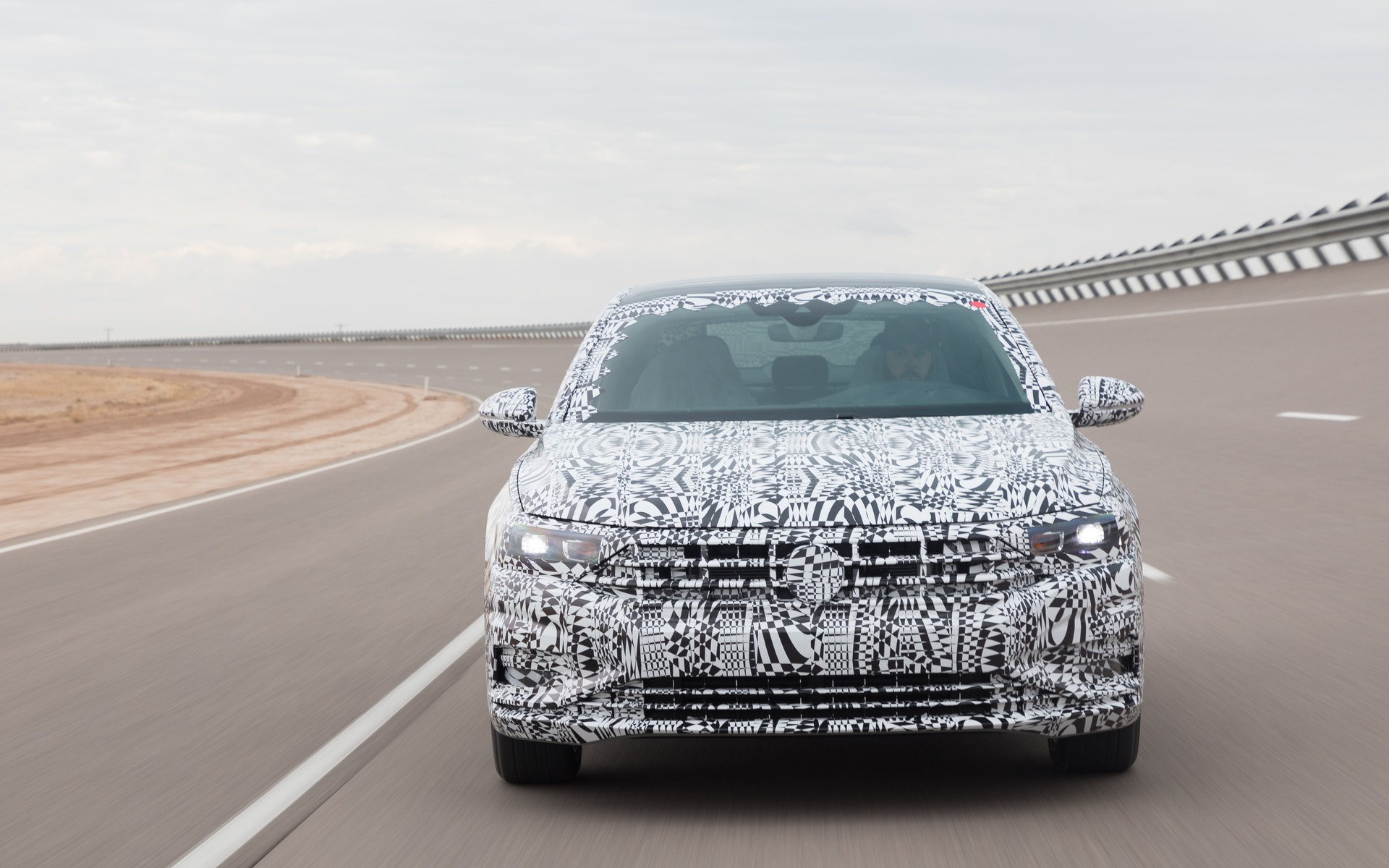 <p>Volkswagen Jetta 2019, habill&eacute;e d'un camouflage.</p>