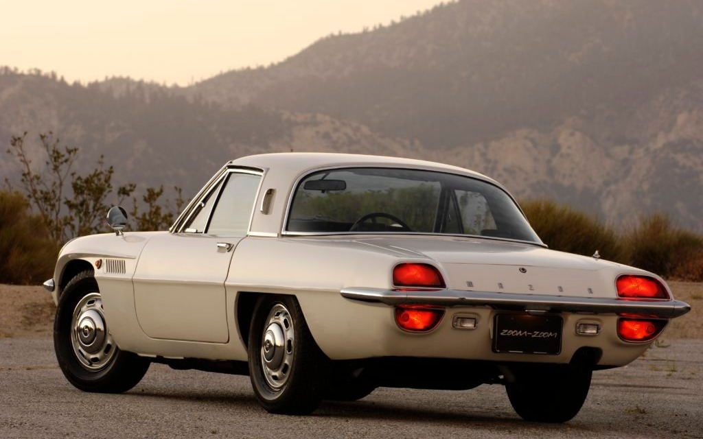 <p>La Mazda Cosmo fut commercialis&eacute;e en 1967</p>