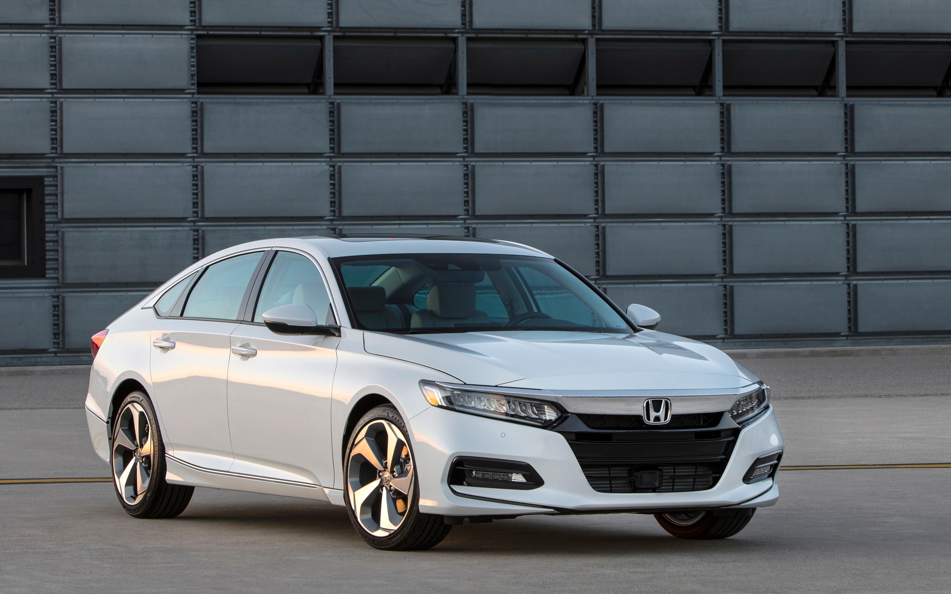 <p>Honda Accord, Best Large Car in Canada for 2018.</p>