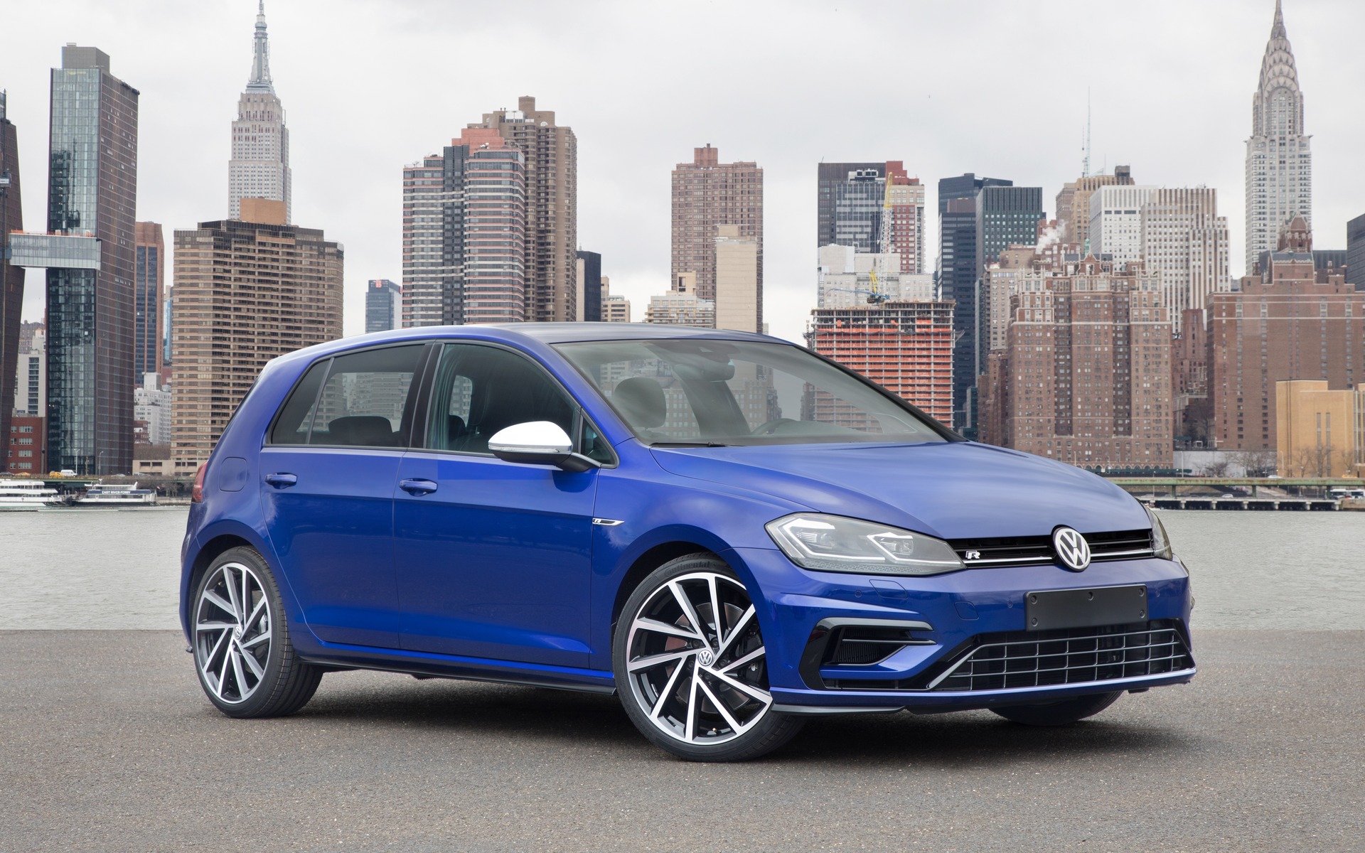 <p>Volkswagen Golf R, Best Sports/Performance Car in Canada for 2018.</p>