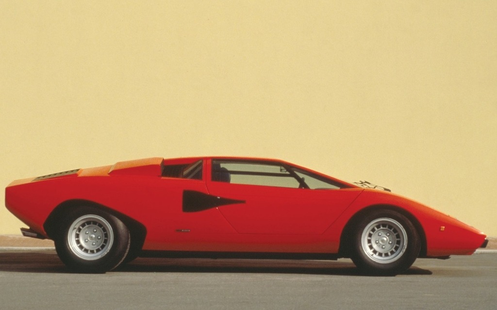 <p>1982 Lamborghini Countach LP500 S : 293 km/h</p>