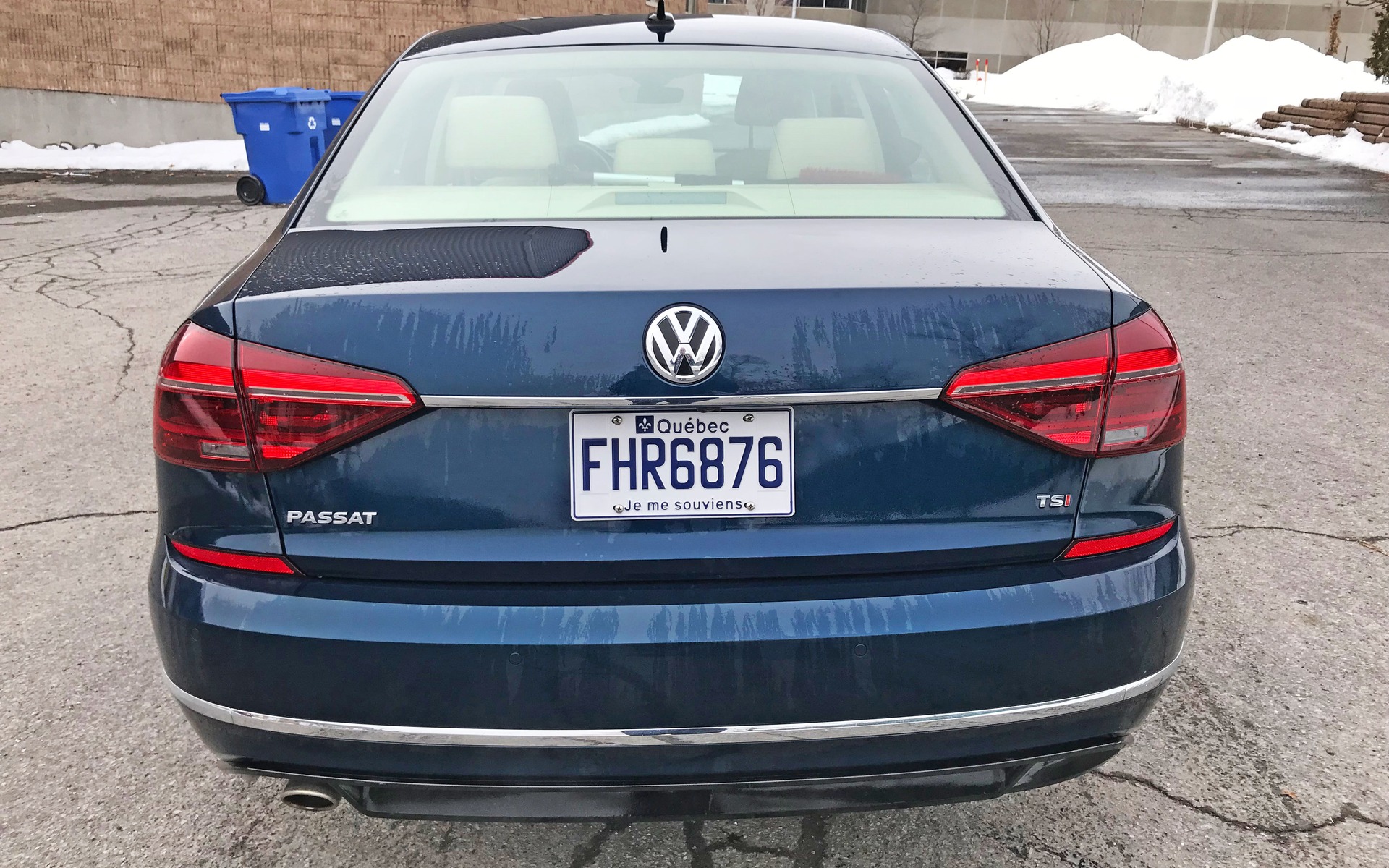 <p>2018 Volkswagen Passat</p>