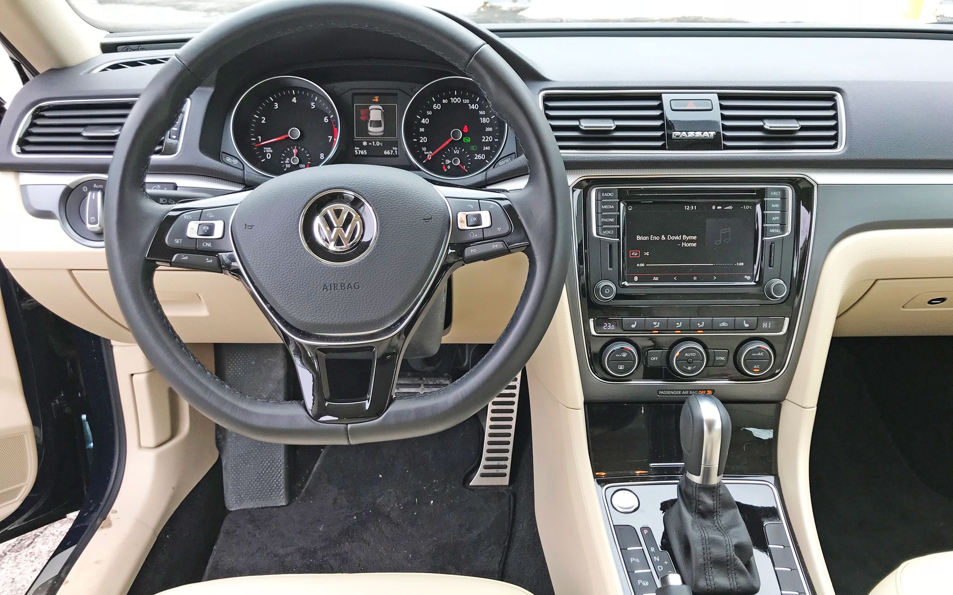 <p>2018 Volkswagen Passat</p>
