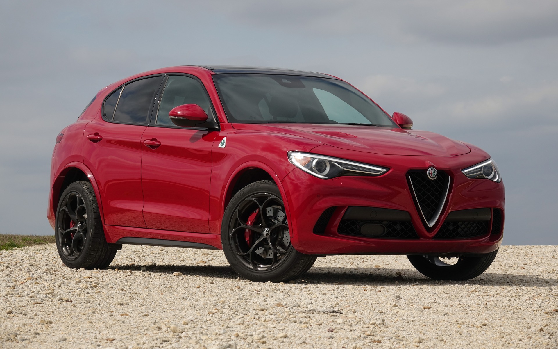 Alfa romeo stelvio quadrifoglio фото