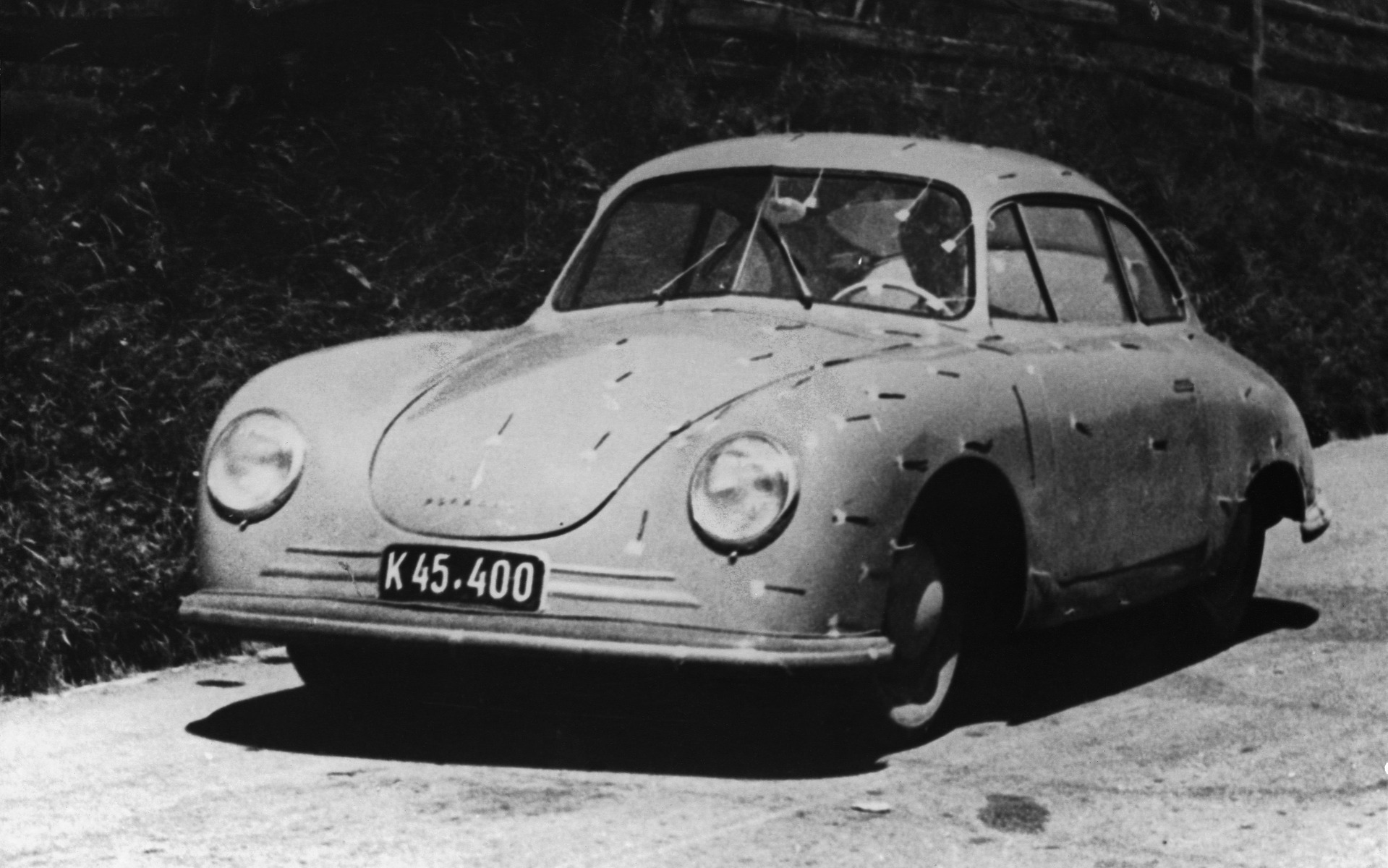 <p>La Porsche 356 doit passablement &agrave; la Volkswagen Beetle.</p>