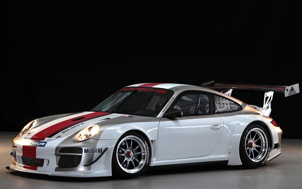 <p>Porsche 911 GT3 R, 2010</p>