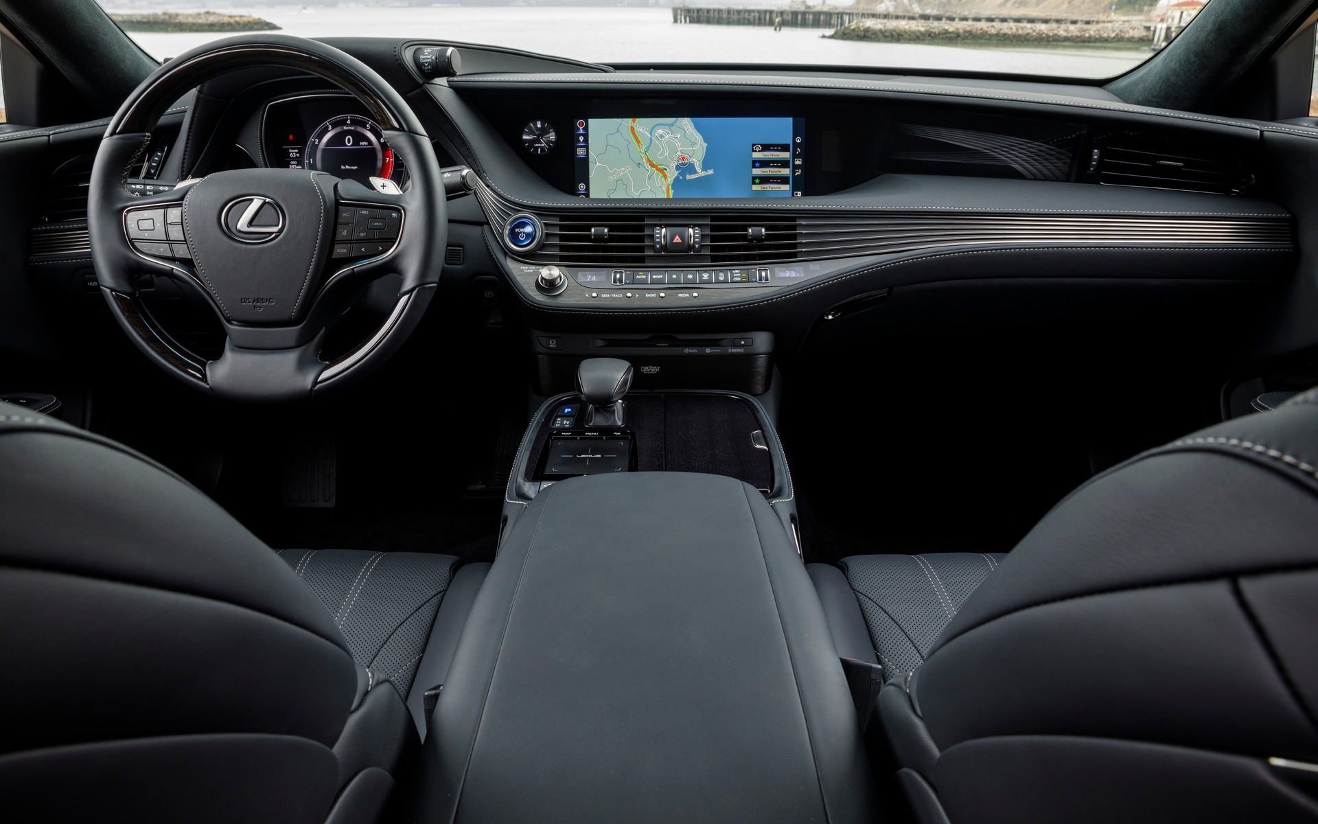 <p>Interior of the 2018 Lexus LS 500</p>