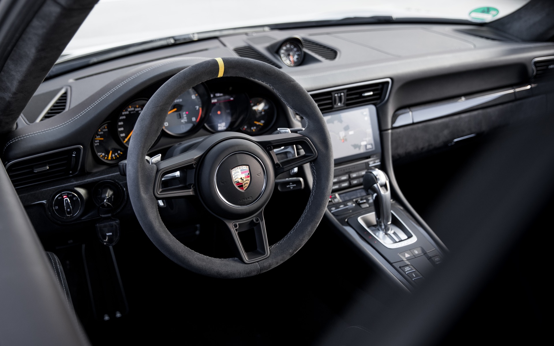 <p>2018 Porsche 911 GT2 RS - Cockpit.</p>
