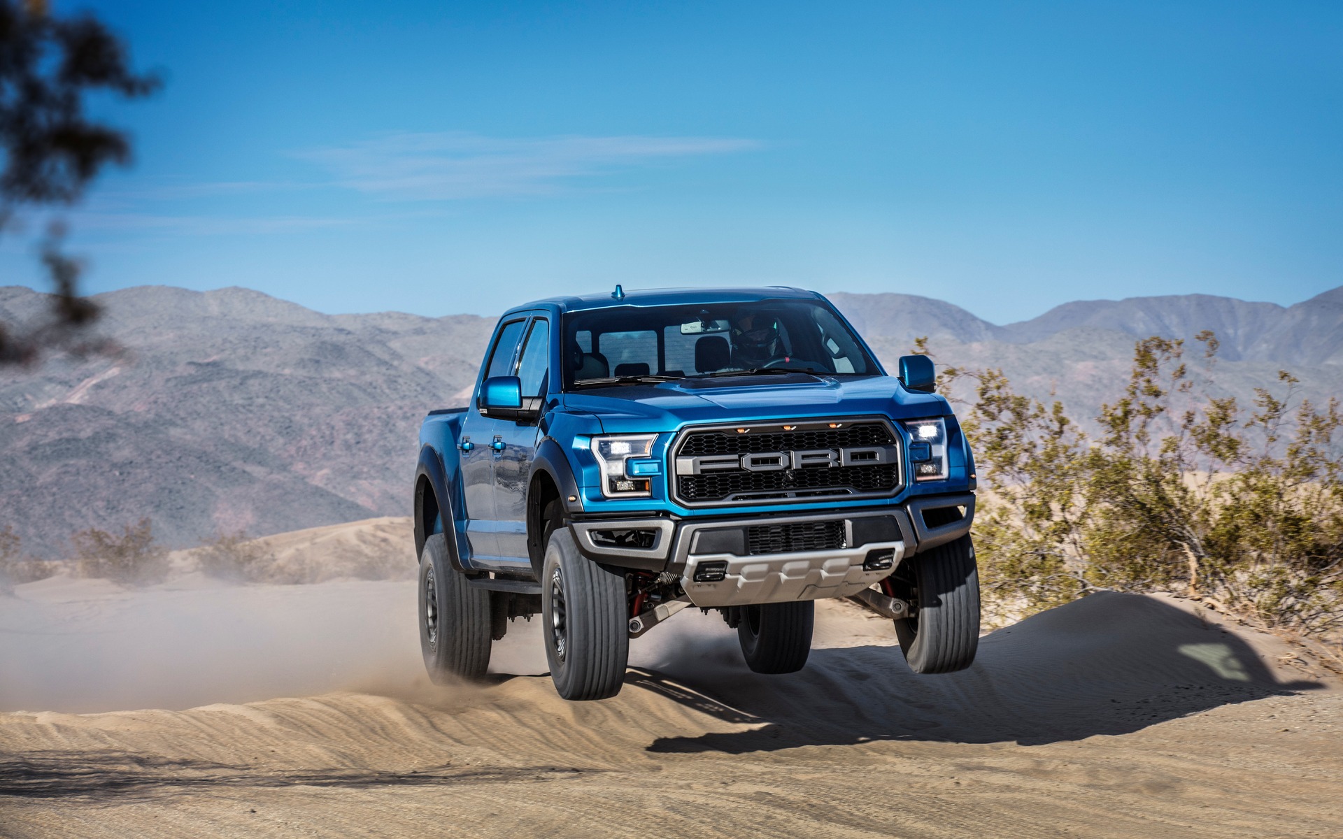 <p>2019 Ford F-150 Raptor is a jump expert</p>