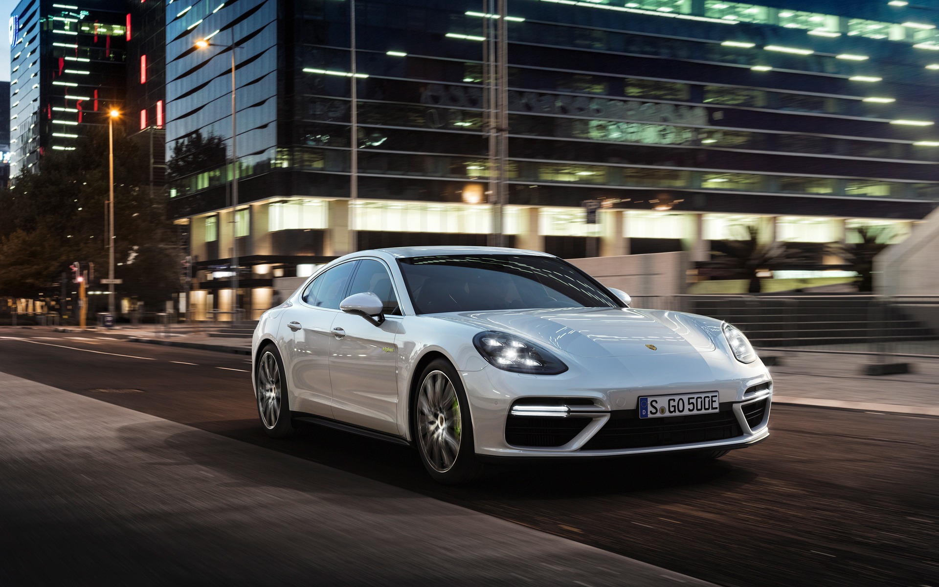 <p>2018 Porsche Panamera</p>