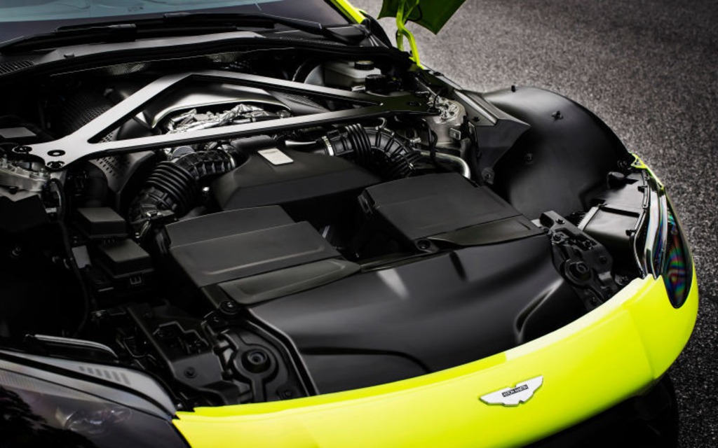 <p>Aston Martin Vantage engine</p>