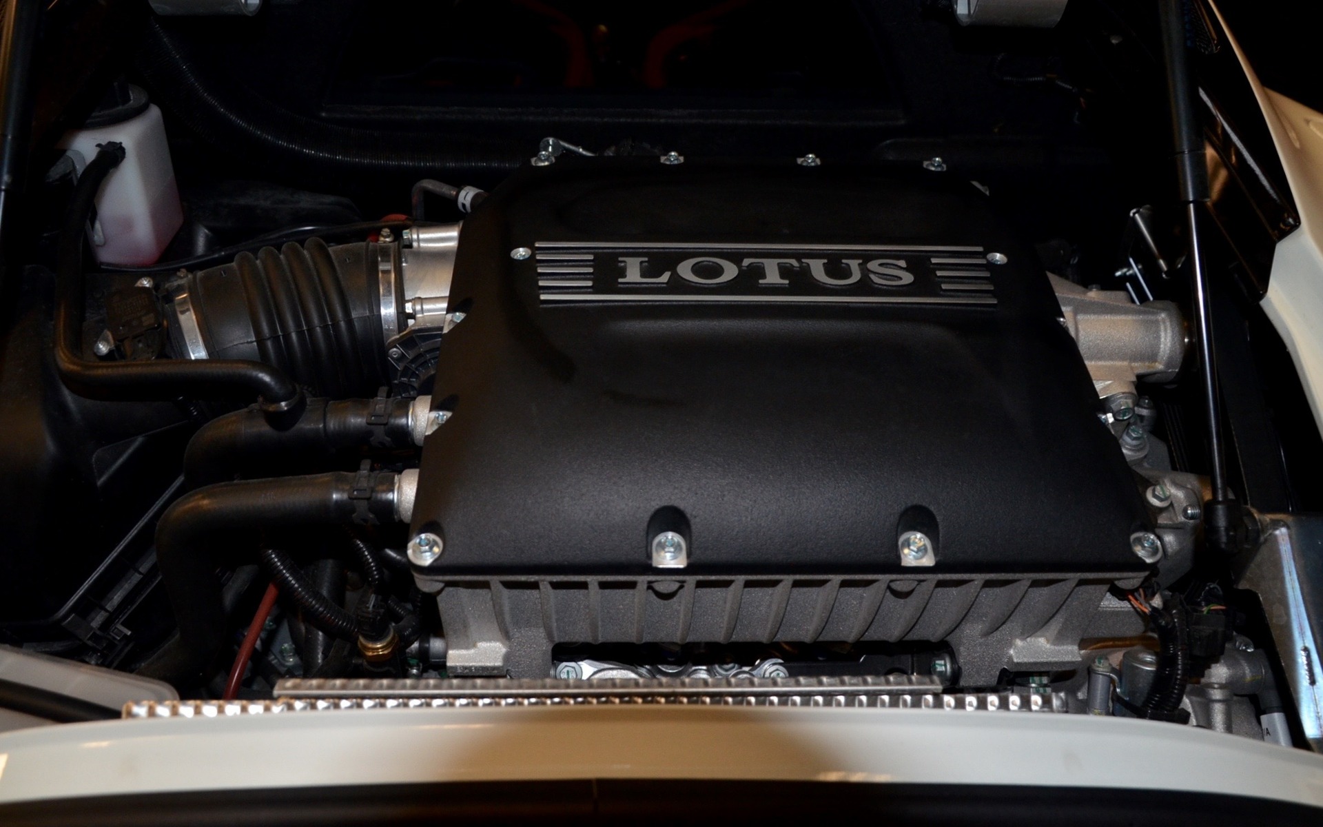 <p>Lotus Evora 400 engine</p>