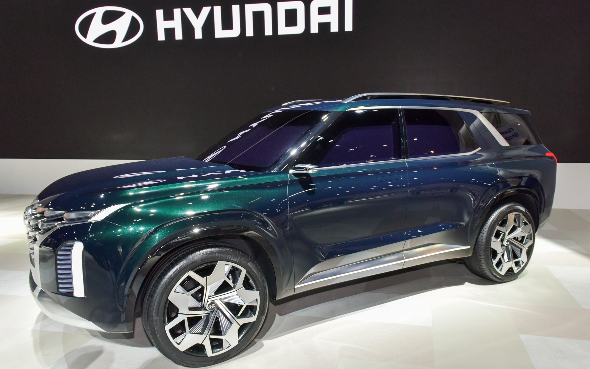 <p>Hyundai HDC-2 Grandmaster and its big, distinctive wheels</p>