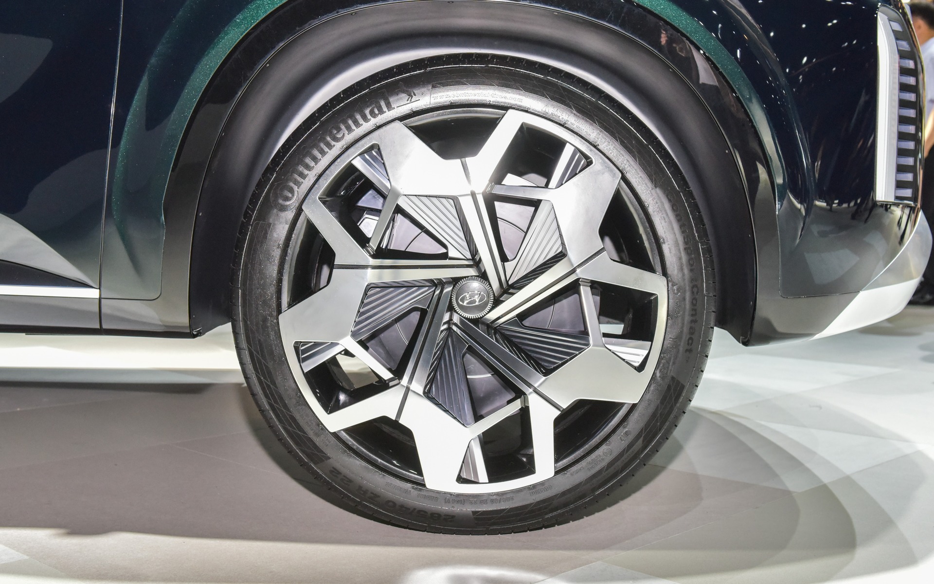 <p>Hyundai HDC-2 Grandmaster wheels</p>