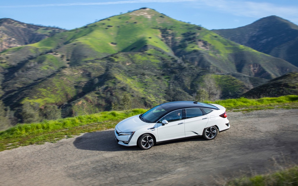 <p>Honda Clarity Fuel Cell will join the Clarity Plug-in Hybrid</p>